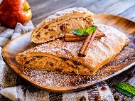 Рецепта Канелено руло (щрудел) от бутер тесто с ябълки, стафиди и орехи